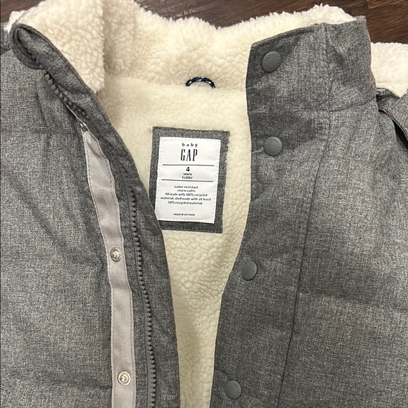 GAP Puffer Jacket - Picture 2 of 4